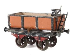 Zisternenwagen Bing, Spur 1, wohl 6307/1, uralt (1890), HL hellbraune Mulde, Gussräder, L: 15 cm.