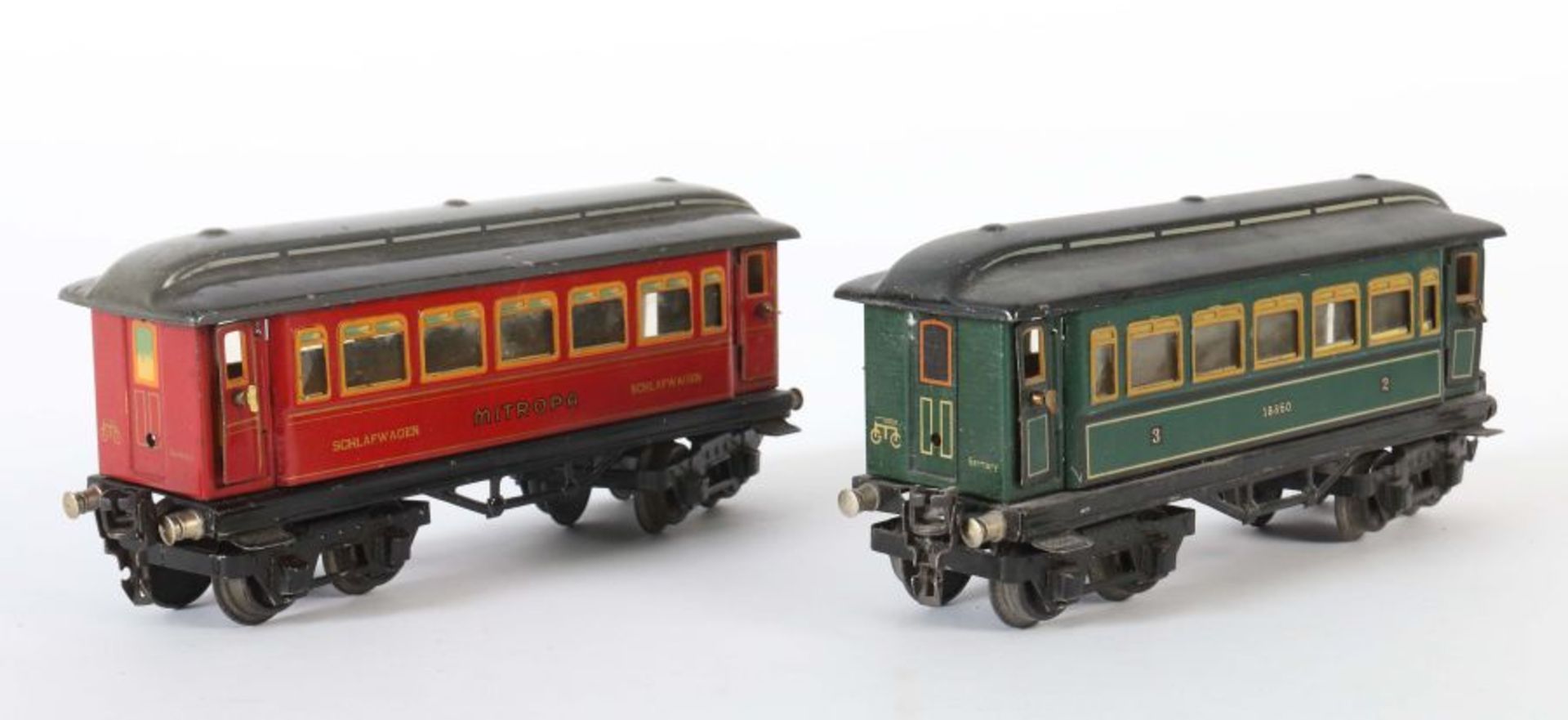 2 Wagen Märklin, Spur 0, 1 x D-Personenwagen 1886/0, BZ 1934-40, grün, Klappdach, 4 Türen zum - Bild 2 aus 2