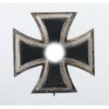Eisernes Kreuz Drittes Reich, EK 1, leicht gewölbt, an flacher Nadel, ohne Hersteller, LxH: 4,2/4,2