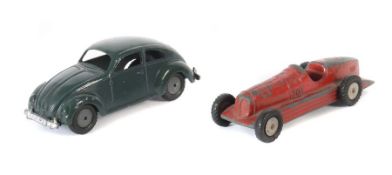 2 Modellfahrzeuge Märklin, ca. 1936-40, Guss, 1 x VW Käfer, Modell 5521/9, graugrün, Bodenprägung,