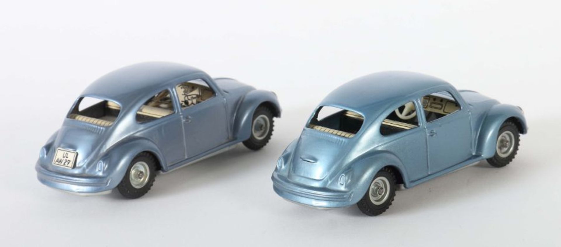 2 VW Käfer Kellermann, Modell 394 (1300), ca. 1960, Friktionsantrieb, metallic-hellblau mit min. - Bild 2 aus 2