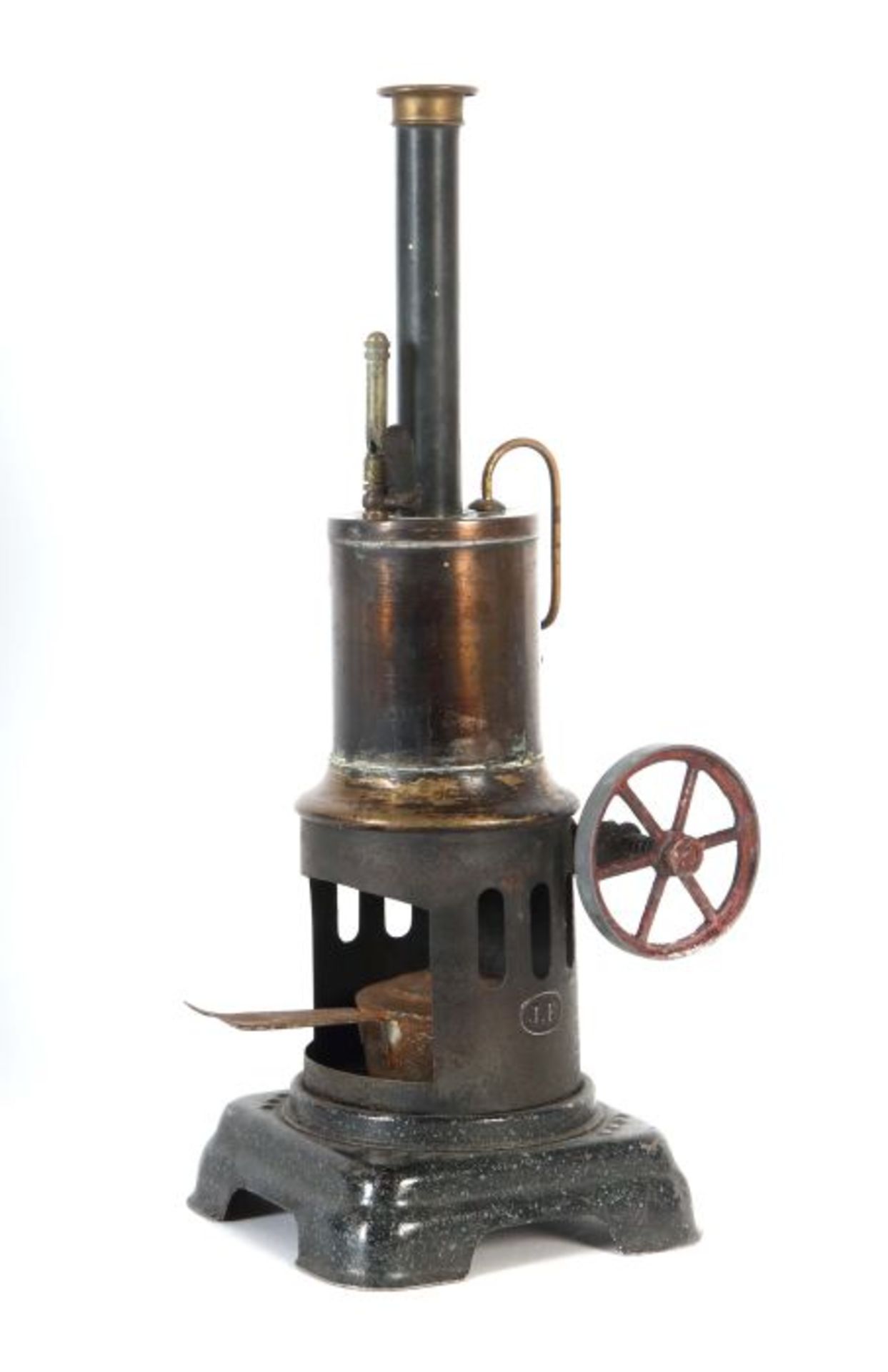 Stehende Dampfmaschine J. Falk, wohl Nr. 1460, ca. 1935, geschwärzter stehender Kessel, Ventil und