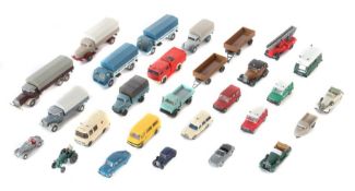Konvolut Wiking meist 1980-90er Jahre, 28 Stücke, 8x LKW mit u. a. Hanomag Zug-Fahrzeug und 2