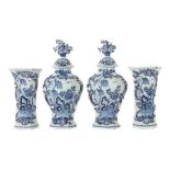 2 Deckelvasen und 2 Vasen Delft, wohl 19. Jh. im Stil des Rokoko, hellgrauer Fayencescherben,