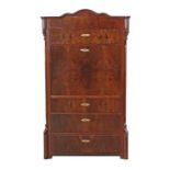 Louis Philippe-Schreibschrank Mitte 19.Jh., Nussbaum, tlw. furniert, Stollenfüße, angeschrägte