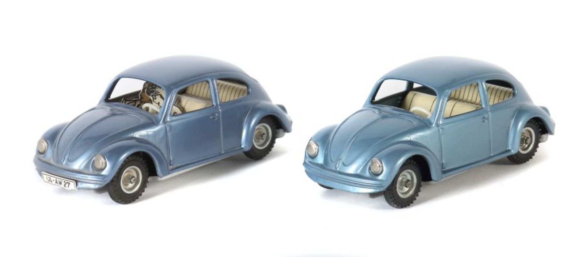 2 VW Käfer Kellermann, Modell 394 (1300), ca. 1960, Friktionsantrieb, metallic-hellblau mit min.