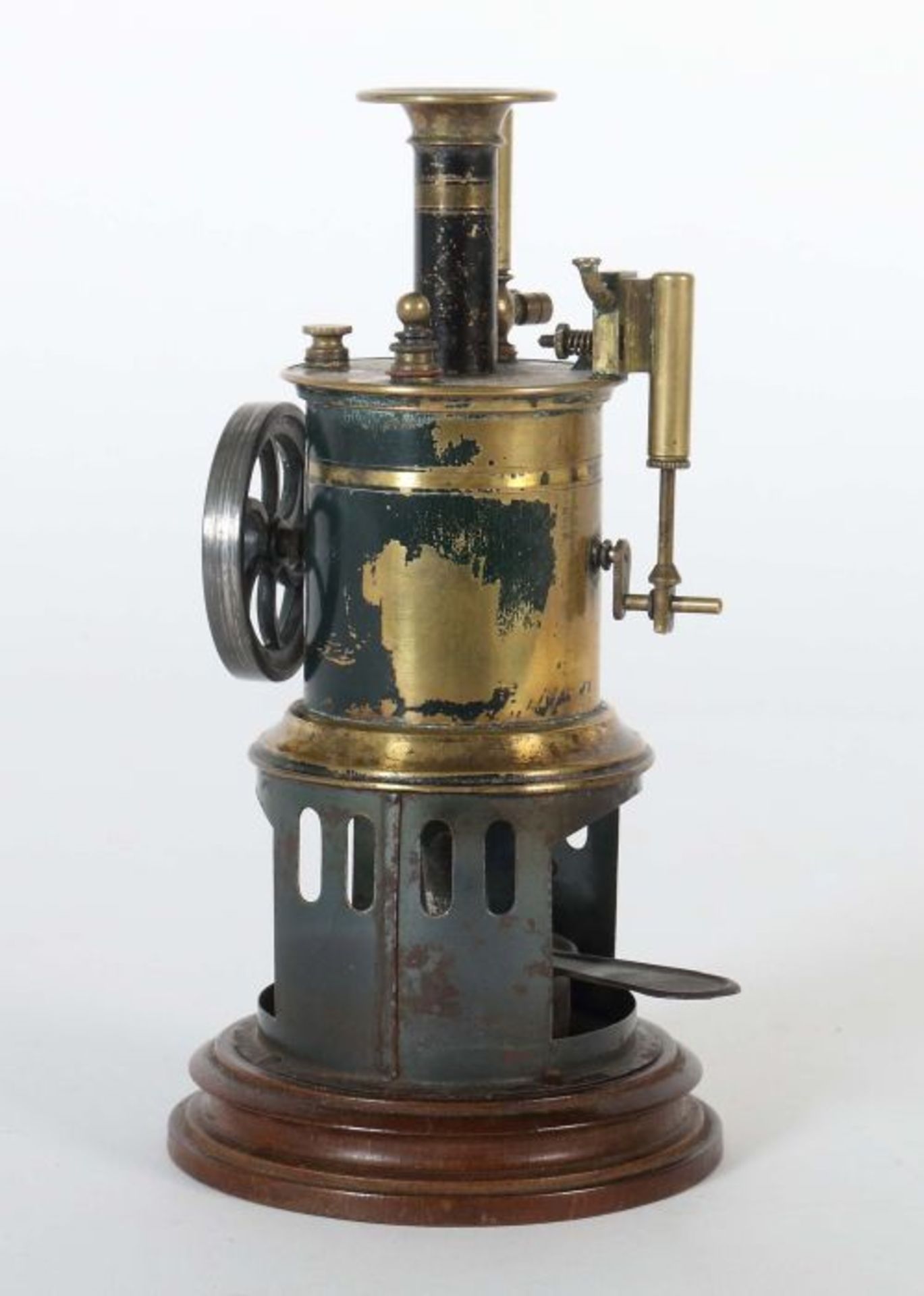 Stehende Dampfmaschine Merckelbach & Co., Amsterdam, ca. 1920, auf getrepptem Holzsockel stehender - Bild 2 aus 2