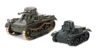 2 Panzer GAMA, Modell No. 70 und wohl Modell No. 60 bez. MO, Blech, dunkelgrau mit Tönung bzw.