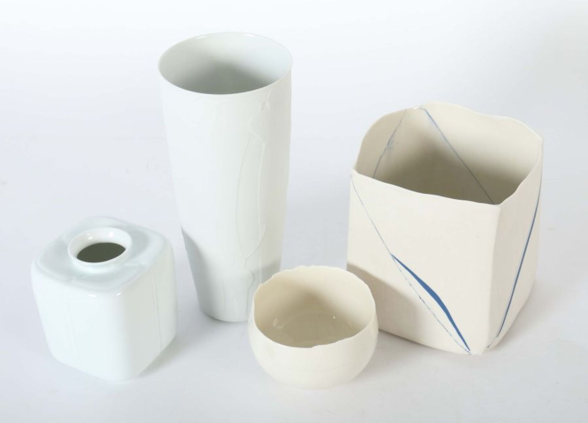 4 Studiokeramik-Vasen Wohl Deutschland, Mitte/Ende 20. Jh., Porzellan, z.T. außenseitig bzw. - Bild 2 aus 4