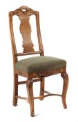 Barock-Stuhl 18. Jh., Buche, geschwungene Frontbeine mit geschnitzten Palmettenornamenten und