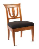Biedermeier-Stuhl 2. Viertel 19. Jh., Esche, leicht geschwungene, spitz zulaufende Vierkantbeine,