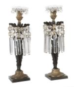Paar Karyatiden-Kerzenleuchter mit Glasbehang 19. Jh., Bronzeguss, in Partien brüniert bzw.