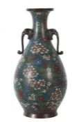 Champlevé-Vase wohl Japan, um 1900, Bronze, bauchiger Korpus, fließender, sich verjüngender