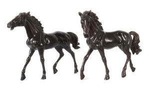Bildhauer des 20. Jh. "Paar trabende Pferde", Bronze, braun patiniert, vollplastische Ausführung
