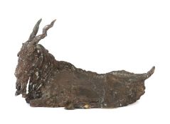 Bildhauer des 20. Jh. "Ziegenbock", Bronze, patiniert, vollplastische, stilisierte Ausführung des