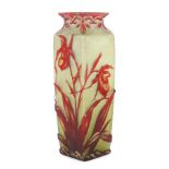 Vase mit Schwertlilie Um 1910, wohl