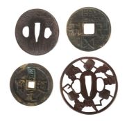 2 Tsuba und 2 Münzen Japan/China, wohl