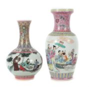 2 "Famille-rose" Vasen China, 2. H.