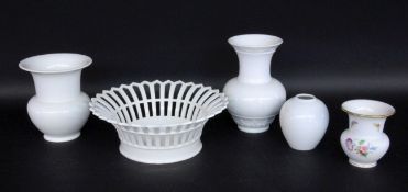 A LOT OF 5 PORCELAIN ITEMS KPM Berlin 4 vases and basket. Maximum height 18 cm, diameter