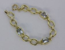 ARMBANDSilber vergoldet mit hellen Aquamarinen. L.18,5cmA BRACELET Silver, gold-plated with l