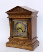 A BRACKET CLOCK England circa 1900 Classical case made of oak. Pendulum movement, striking