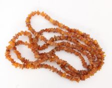 BERNSTEIN HALSKETTEendlos, L.150cmAN AMBER NECKLACE endless, 150 cm long.