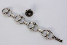 GLIEDERAMBAND UND RINGSilber. Brutto ca. 66gA LINK BRACELET AND RING Silver. Gross weight app