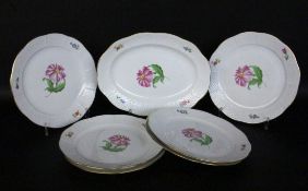 A FRUIT SERVICE Herend, Hungary 7 pieces. 6 plates, diameter 25 cm and oval platter, 31 cm