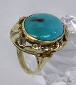 A LADIES RING 585/000 yellow gold with turquoise. Ring size 58, gross weight approximately