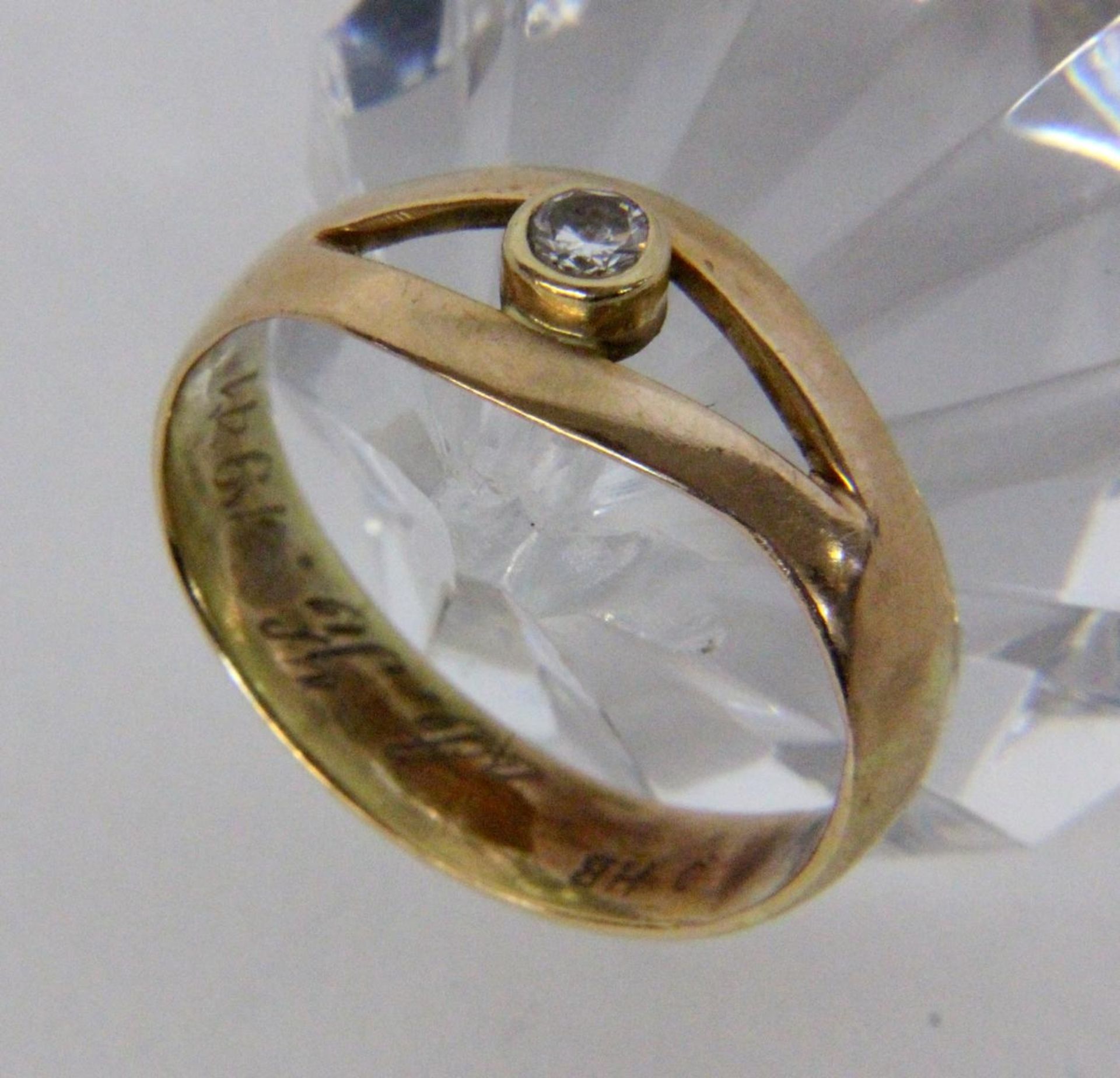 A LADIES RING 585/000 yellow gold with diamonds. Dated: 1941. Ring size 63, gross weight