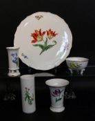 5 MEISSEN DISHES Meissen, 20th century Cake plate, diameter 33 cm, bowl, diameter 12.2 cm