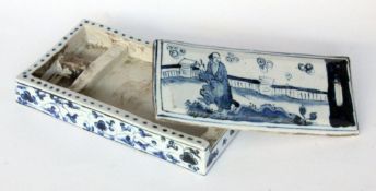 AN INK BOX China Porcelain with blue painting. Six character mark of the Ming Dynasty on