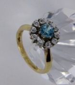 A LADIES RING 585/000 yellow gold with zircons. Ring size 55, gross weight approximately