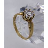 A LADIES RING 585/000 yellow gold with white zircon. Ring size 56, gross weight 3.5 grams.