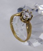 A LADIES RING 585/000 yellow gold with white zircon. Ring size 56, gross weight 3.5 grams.