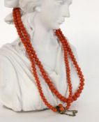 KORALLENKETTE,verlaufend. D. 5-7mm, L.72cmA CORAL NECKLACE, gradient. Diameter 5-7 mm, 72 cm