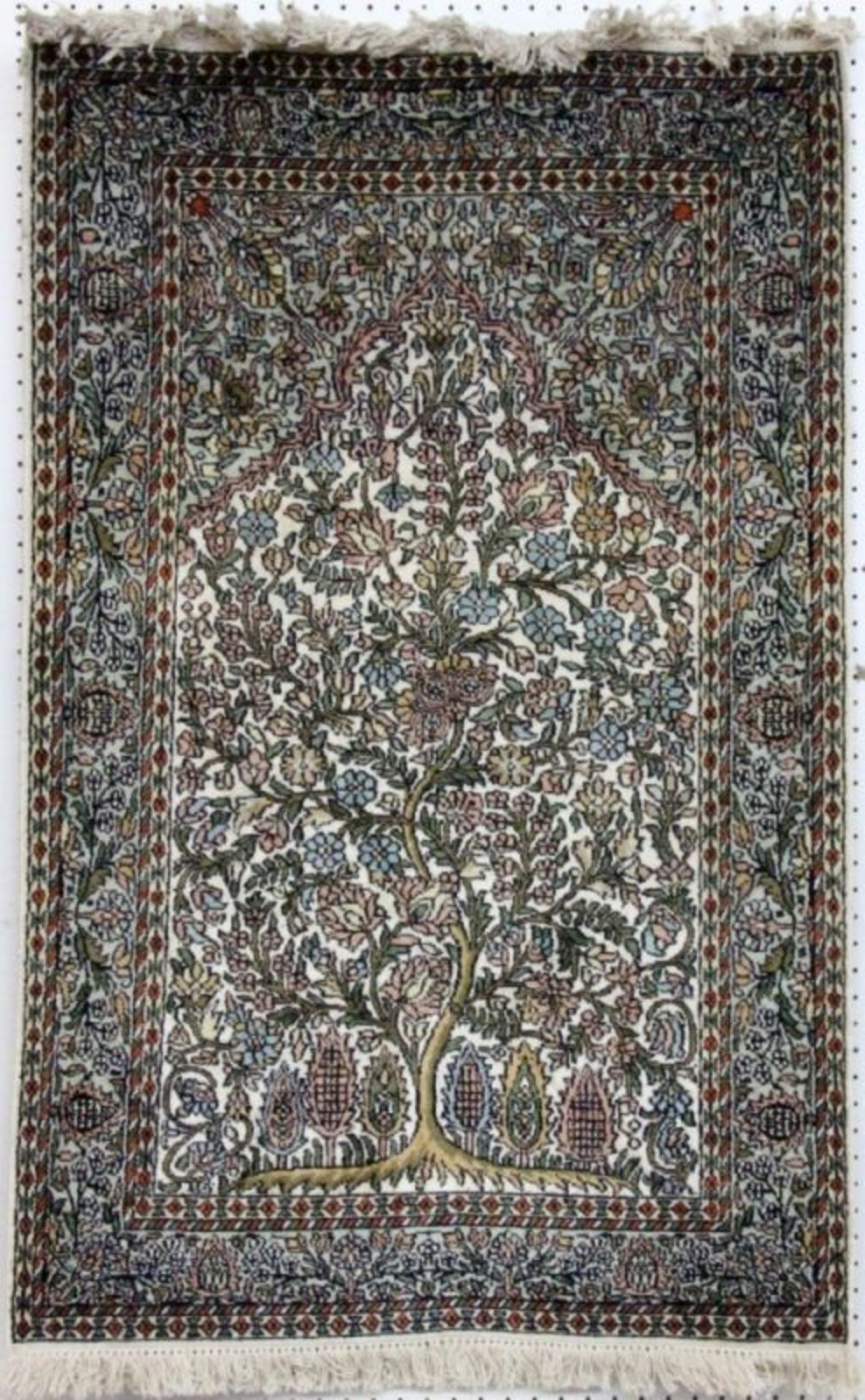 KASCHMIR SEIDENTEPPICHmit Lebensbaum. 120x80cmA CASHMERE SILK CARPET with tree of life. 120 x