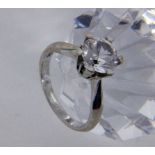 A LADIES RING 585/000 white gold with white zircon. Ring size 53, gross weight 4.2 grams.