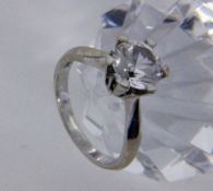 A LADIES RING 585/000 white gold with white zircon. Ring size 53, gross weight 4.2 grams.