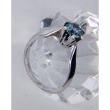 A LADIES RING 585/000 yellow gold with blue zircon. Ring size 52, gross weight