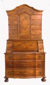 A TABERNACLE BUREAU Baroque style. Walnut and root wood veneer. Commode with 3 drawers,