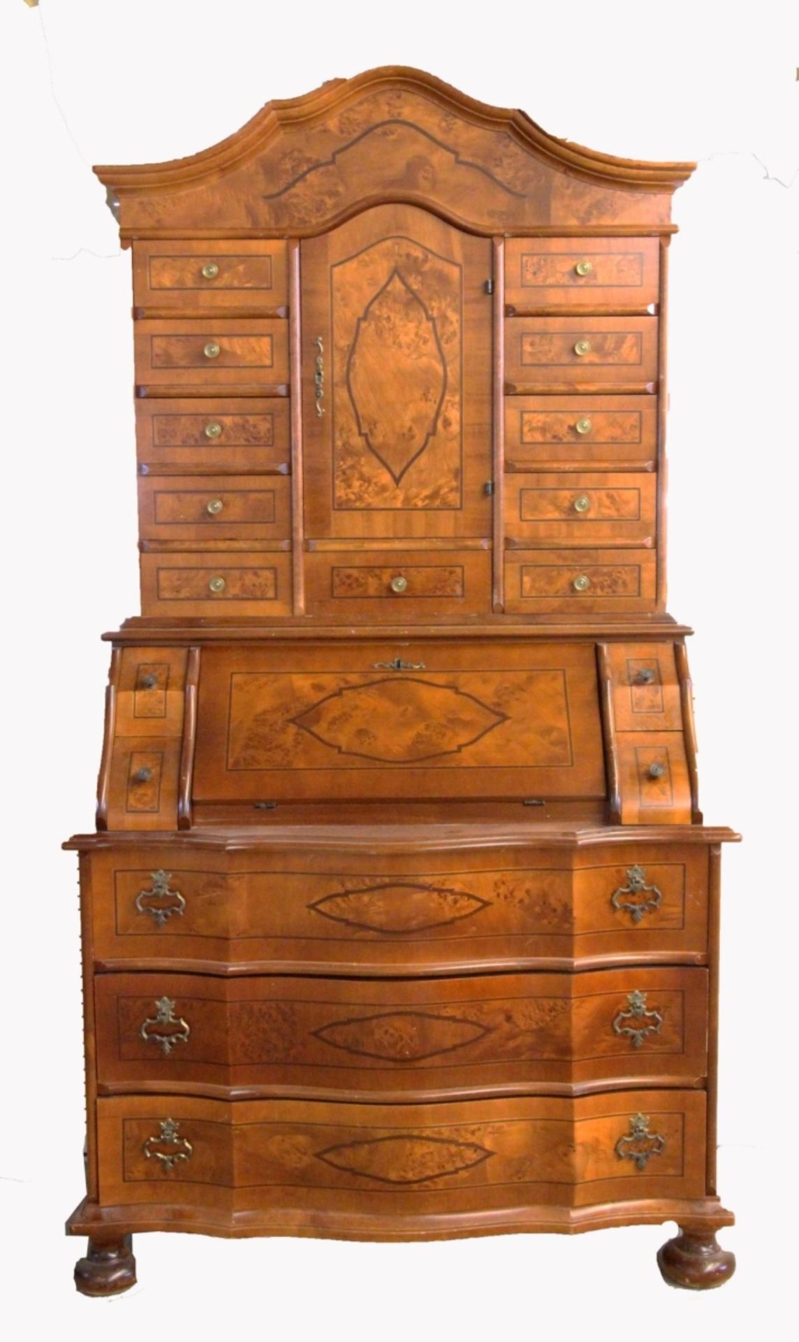 A TABERNACLE BUREAU Baroque style. Walnut and root wood veneer. Commode with 3 drawers,