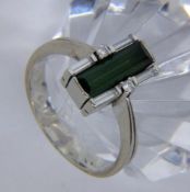 A LADIES RING 585/000 white gold with tourmaline and 2 diamonds. Ring size 57, gross