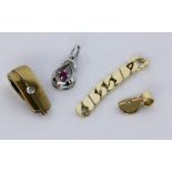 A LOT OF 4 GOLD JEWELLERY PIECES 585/000 yellow and white gold. Gross weight approximately