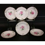 A SET OF 6 DESSERT PLATES Meissen, 20th century Painted with red rose. Diameter 17.5 cm,