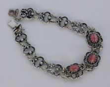 ARMBANDSilber vergoldet mit Rhodochrositen. L.20cmA BRACELET Silver, gold-plated with rhodoch