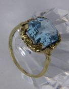 A LADIES RING 585/000 yellow gold with a high quality aquamarine. Ring size 54, gross