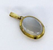 ANHÄNGER333/000 Gelbgold mit Mondstein-Cabochon. L.25mmA PENDANT 333/000 yellow gold with mo