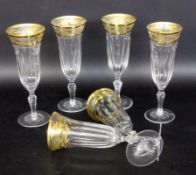 A SET OF 6 EXQUISITE CHAMPAGNE FLUTES Cut crystal glass with gold rim and hunting motifs.