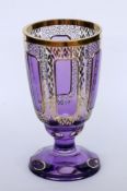 POKAL IM BIEDERMEIERSTILGeschliffenes violettes Glas mit Golddekor. H.19,5cmA BIEDERMEIER STY